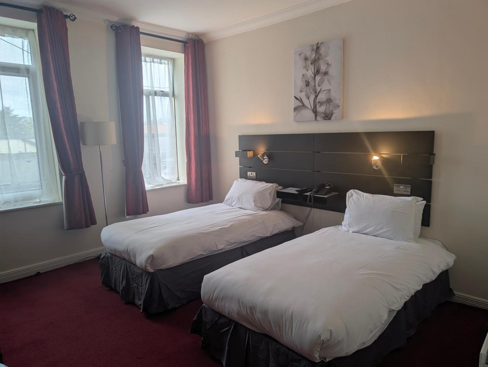 The Western Hotel Claremorris Bagian luar foto