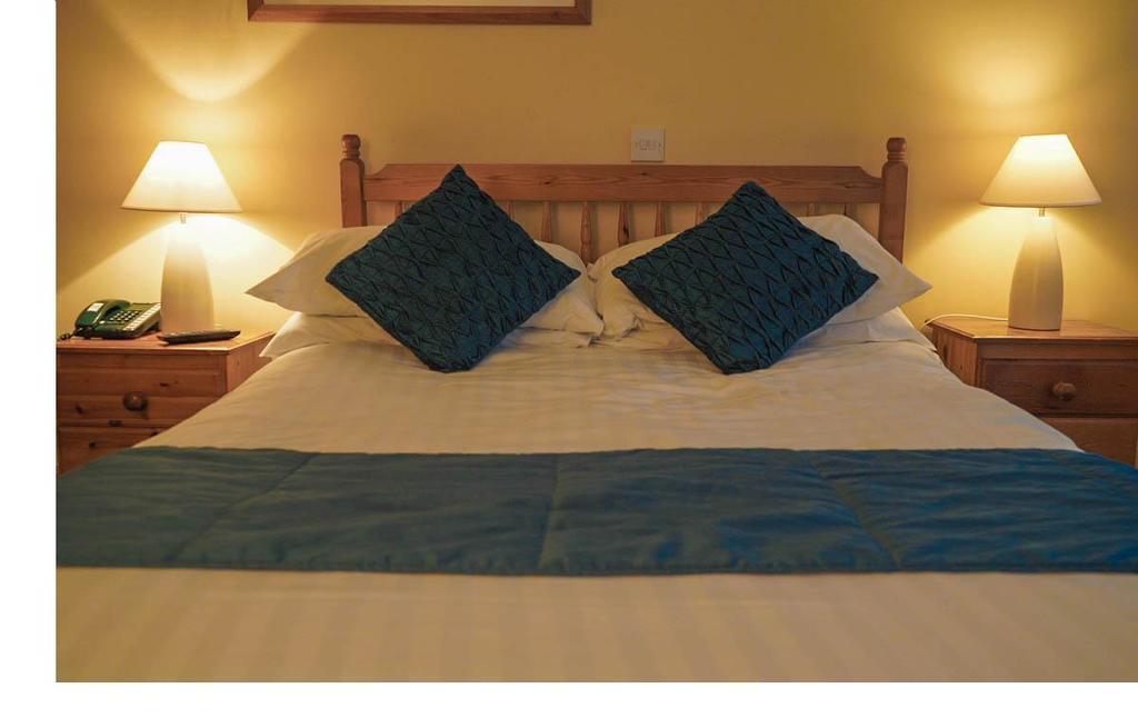 The Western Hotel Claremorris Ruang foto